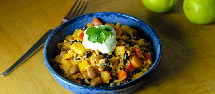 Mexikanischer Reis mit Bohnen und Gemüse